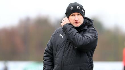 Heiko Vogel trainiert die U 23 von Borussia Mönchengladbach und wurde vom Sportgericht für "unsportliches Verhalten" dem Schiedsrichter sowie seinen Assistentinnen gegenüber verurteilt. 