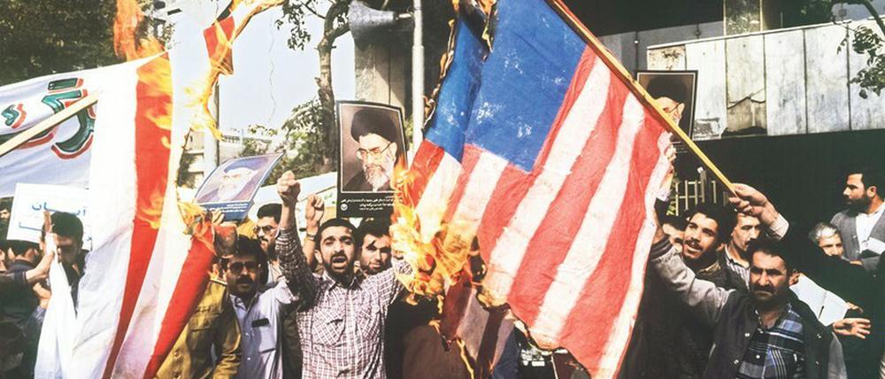 Die Abschottung des Landes und das Anheizen des Hasses gegenüber den USA festigen die Macht des Mullah-Regimes im Iran. 