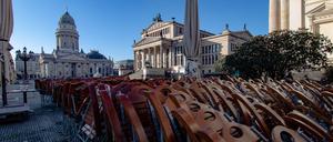 Vorerst keine Außengastronomie am Gendarmenmarkt. Berlin nimmt die geplanten Lockerungen zurück.
