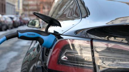 Anschluss nicht verpassen. Die Autokonzerne setzen auf eine gute Bewertung der EU für Hybridfahrzeuge.