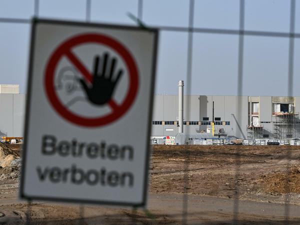 Zutritt nur fürs Personal: die Tesla-Baustelle in Grünheide.