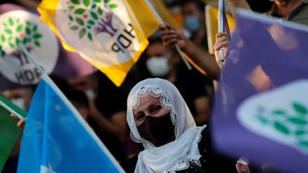 Die pro-kurdische HDP ist die zweitgrößte Oppositionspartei der Türkei. Staatschef Erdogan will sie verboten sehen.