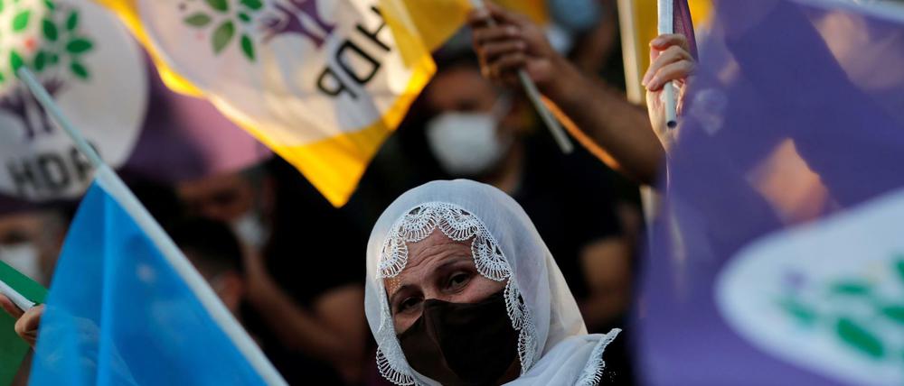 Die pro-kurdische HDP ist die zweitgrößte Oppositionspartei der Türkei. Staatschef Erdogan will sie verboten sehen.