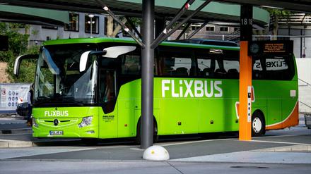 Ein Flixbus am Zentralen Omnibusbahnhof in Berlin.