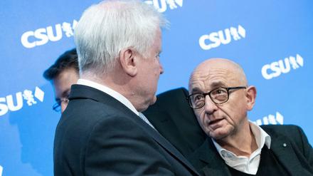 Der CSU-Landtagsabgeordnete und Ex-Justizminister Sauter (rechts) mit Bundesinnenminister Seehofer (Archivbild)