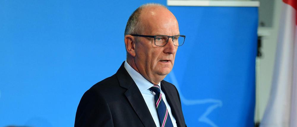 Brandenburgs Ministerpräsident Woidke und Gesundheitsministerin Nonnemacher bei einer Pressekonferenz.
