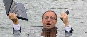 Wenn einem das Wasser bis zum Hals steht. Zur Corona-Pandemie gesellt sich jetzt auch noch eine gigantische Staatsverschuldung.