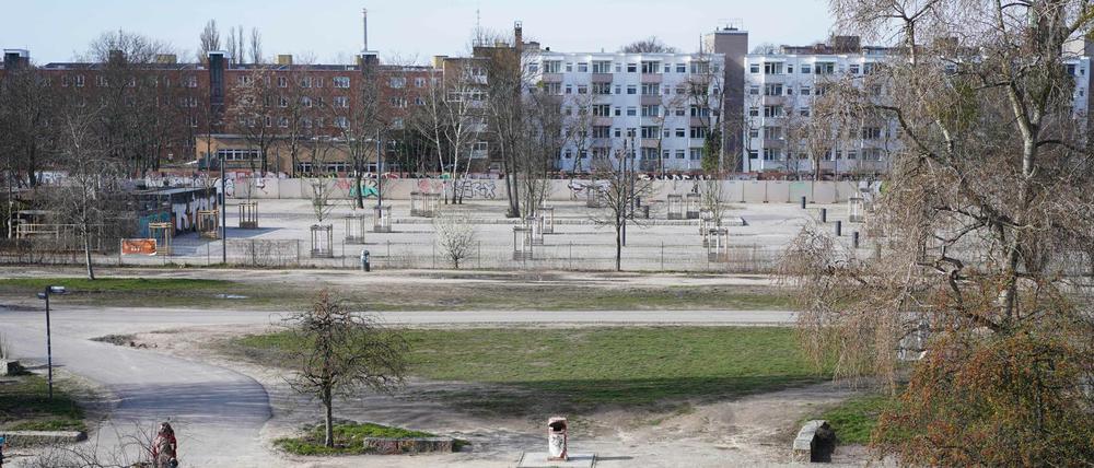 Blick auf das Gelände des Mauerparks, wo normalerweise der Flohmarkt am Sonntag stattfindet.