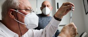 Auf Hallig Hooge wurden am Dienstag die ersten Bewohner gegen Corona geimpft. 