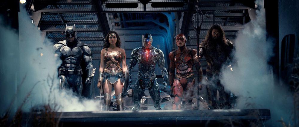 Eine schlagkräftige Truppe auch ohne Superman: Batman (Ben Affleck), Wonder Woman (Gal Gadot), Cyborg (Ray Fisher), Flash (Ezra Miller) und Aquaman (Jason Momoa).