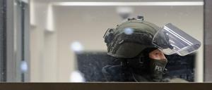 Razzia bei Islamisten. Am 25. Februar verbot Innensenator Geisel die Gruppierung Jamaatu Berlin.