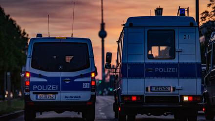Mit der "Meuterei"-Räumung, der Auseinandersetzung um die Rigaer Straße und dem 1. Mai erwarten die Berliner Polizei einige Einsätze.