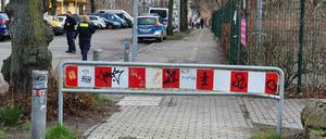 Ein abgesperrter ehemaliger Radweg in Neukölln.