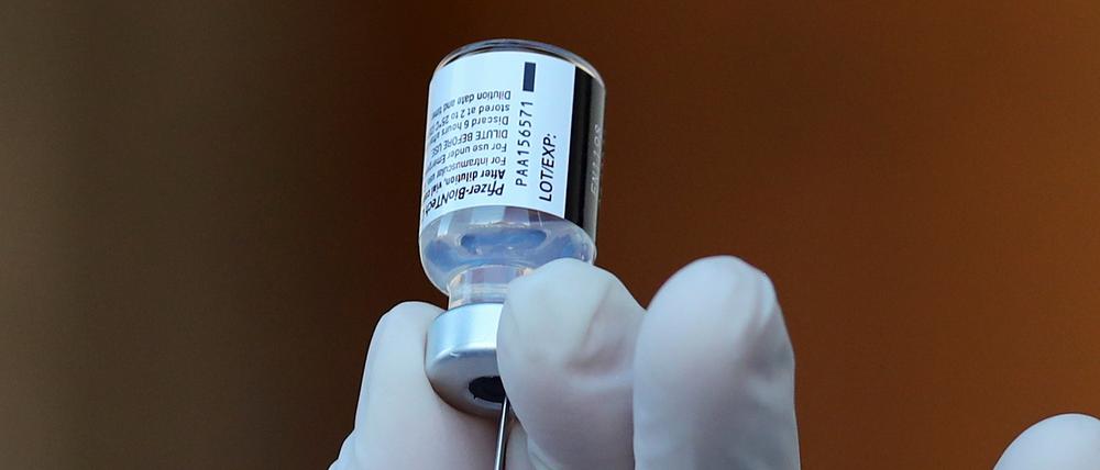 Eine Dose des Impfstoffs von Biontech/Pfizer.