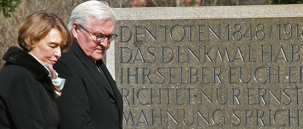 Bundespräsident Frank-Walter Steinmeier und seine Frau Elke Büdenbender gedenken den Märzgefallenen.