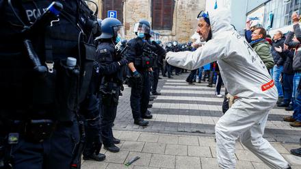 Demonstrant bei Coronaprotesten in Kassel.