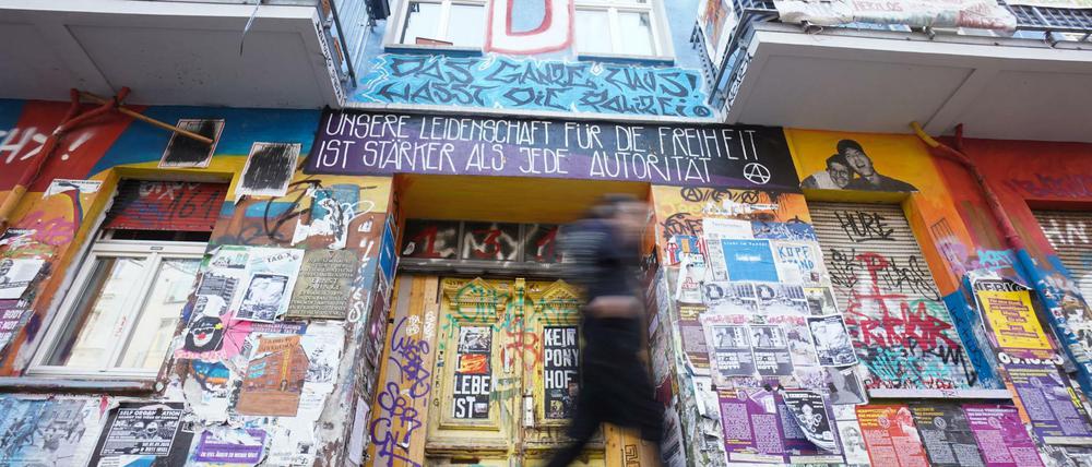 Der Eingang des besetzten Hauses "Rigaer 94".