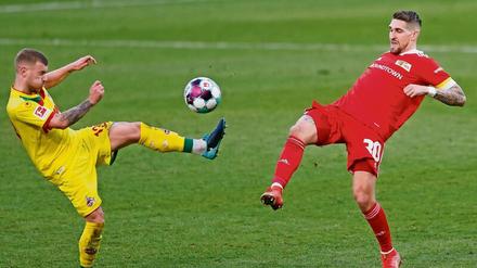 Immer angriffslustig. Robert Andrich (rechts, hier gegen Kölns Max Meyer) will mit Union die Großen der Liga ärgern – und bekommt dazu in den letzten neun Saisonspielen noch viele Gelegenheiten, angefangen mit dem Auswärtsspiel in Frankfurt am Samstag.