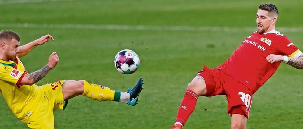 Immer angriffslustig. Robert Andrich (rechts, hier gegen Kölns Max Meyer) will mit Union die Großen der Liga ärgern – und bekommt dazu in den letzten neun Saisonspielen noch viele Gelegenheiten, angefangen mit dem Auswärtsspiel in Frankfurt am Samstag.