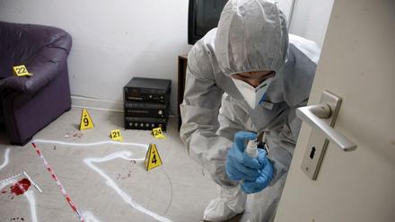 Spurensicherung. In Berlin wurden DNA-Proben meist in der Rechtsmedizin der Charité untersucht.