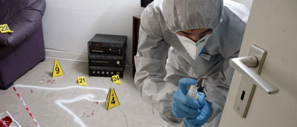 Spurensicherung. In Berlin wurden DNA-Proben meist in der Rechtsmedizin der Charité untersucht.