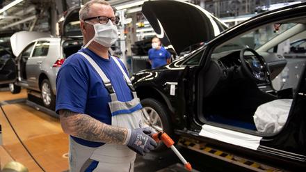 Eine Pause am Gründonnerstag könnte Industriekonzerne Milliarden kosten.