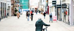 Wenig belebte Fußgängerzone in der Innenstadt von Oldenburg in Niedersachsen