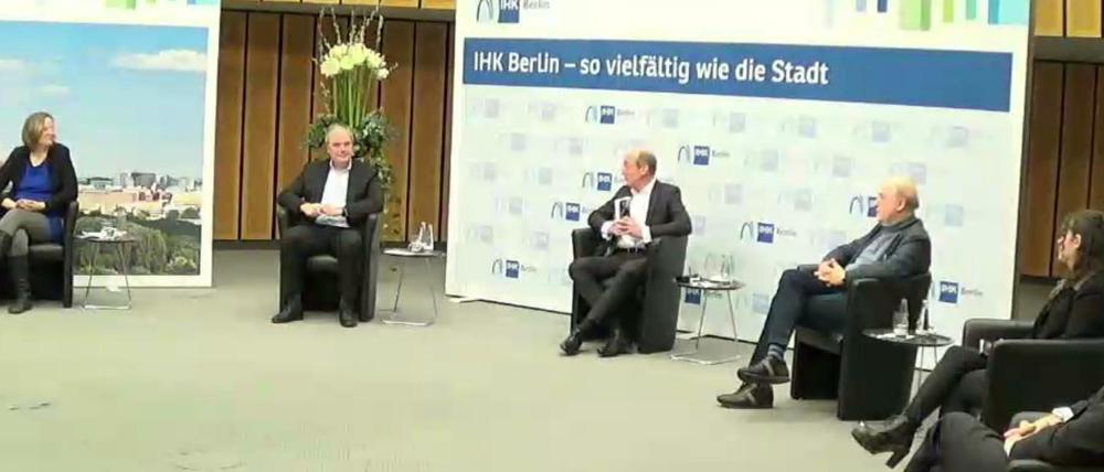 Runde der Fraktionschefs im Berliner Abgeordnetenhaus bei der IHK Berlin am 19. März 2021 - platziert mit gehörigem Sicherheitsabstand. Zuschauer waren nicht vor Ort.