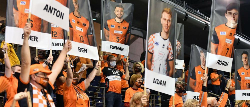 Wiedersehen macht Freude. Im Oktober spielten die BR Volleys zuletzt vor Publikum. Am Mittwoch dürfen 800 Fans das Halbfinale der Berliner gegen Düren in der Max-Schmeling-Halle sehen.