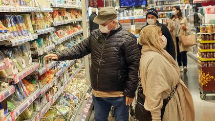 Gerade vor Ostern könnten die Gänge im Supermarkt wieder voll werden. 