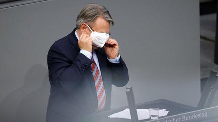 Seh ich dich nicht, siehst du mich nicht! Georg Nüßlein (CSU) hat mit seinen Maskendeal den Lobbyismus wieder in die Schlagzeilen gebracht.