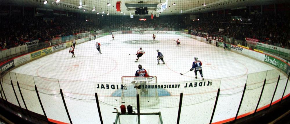 Schon 2001 wurde die Eissporthalle an der Jafféstraße im Bezirk Charlottenburg-Wilmersdorf abgerissen. 