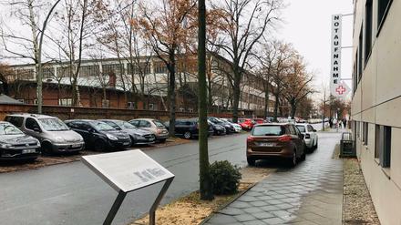 Rechts das Vivantes-Krankenhaus, links die Britenbrache, wo der Campus entstehen soll.