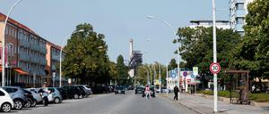 Immer präsent: der Turm des Stahlwerks.