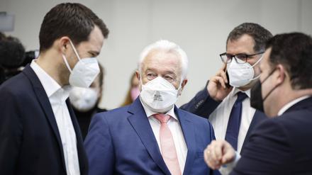  Wolfgang Kubicki im Gespräch mit Johannes Vogel (FDP) und Hubertus Heil (SPD).