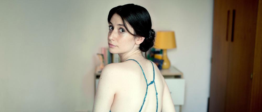 Der Gedanke an Sex lässt Marnie (Charly Clive) nie los. Für die jungen Frau ist das eine große Belastung. 