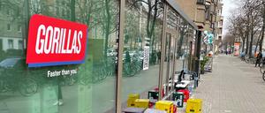 Das Lager von Gorillas in der Torstraße in Mitte. Von hier aus starten die Fahrrad-Kuriere zu den Kunden. 