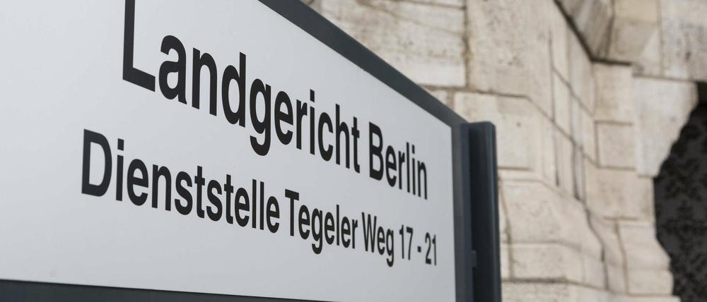 Ein 54-Jähriger muss sich vor dem Landgericht für den Tod seines 83-jährigen Mitbewohners verantworten.