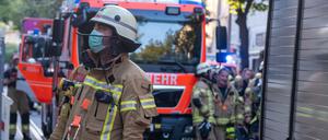 Feuerwehrleute bei einem Einsatz in Berlin.
