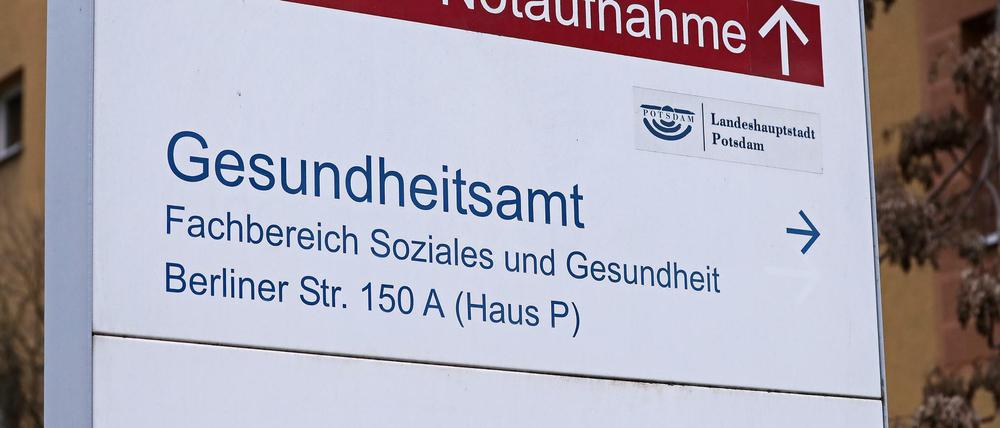 Wegen der Corona-Pandemie müssen Brandenburgs Gesundheitsämter Aufgaben einschränken.