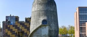 Der Trudelturm ist ein Wahrzeichen von Adlershof. Hier wurde Anfang der 30er Jahre Luftfahrtforschung betrieben.