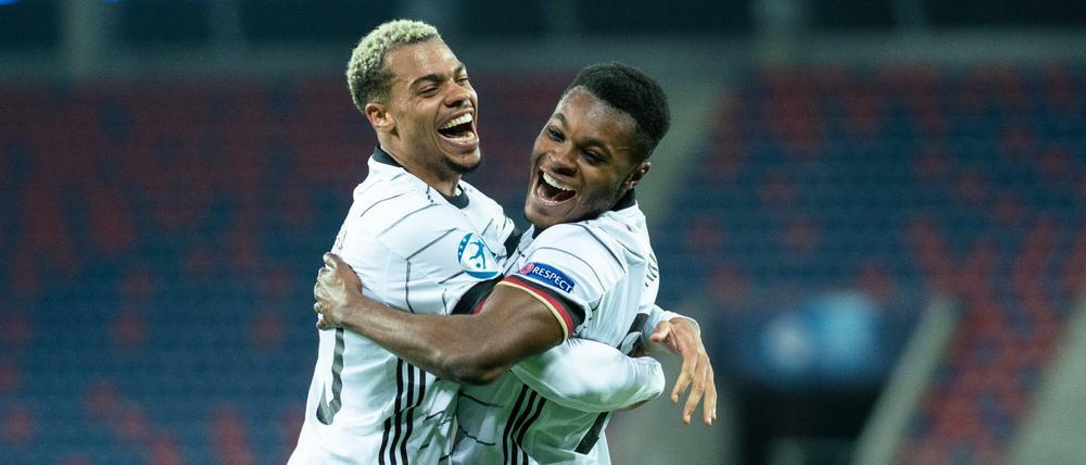 Die beiden Torschützen beim Auftaktsieg: Lukas Nmecha und Ridle Baku