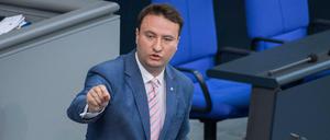 Mark Hauptmann spricht im September 2020 im Bundestag.