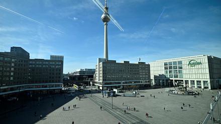 Nur für Fußgänger. Der Alexanderplatz rund um den Brunnen der Völkerfreundschaft.