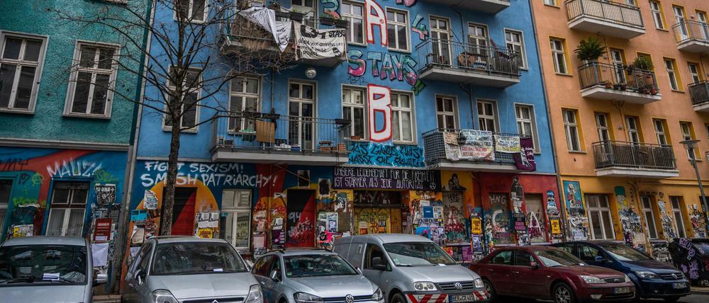 Das Haus in der Rigaer Str. 94 ist verbarrikadiert und teilweise besetzt.