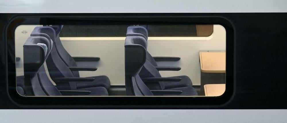 Viele Sitzen blieben in den Zügen der Deutschen Bahn seit Corona leer.