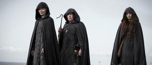 Ein Kuriositätenkabinett voller Gottesfurcht und Blasphemie: Die vierteile Serie "Lambs of God" mit Schwester Iphigenia (Essie Davis), Schwester Margarita (Ann Dowd) und Schwester Carla (Jessica Barden).