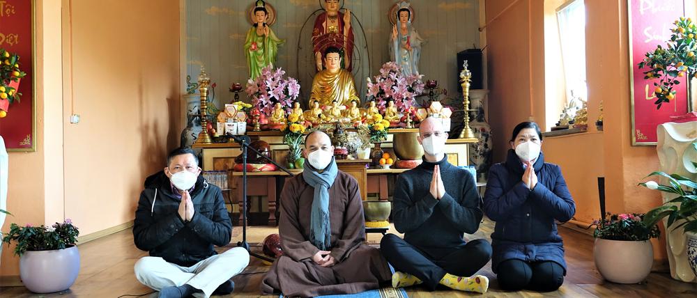 Ein kleiner Teil der vietnamesisch-buddhistischen Gemeinde in Lichtenberg. 