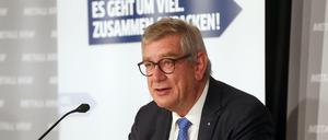 Arndt Kirchhoff, Arbeitgeberpräsident in NRW, hat den neuen Tarifvertrag ausgehandelt, den er als Beleg für die funktionierende Tarifautonomie bewertet.