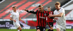 Marvin Friedrich (links) hat sich zu einem der besten Inneverteidiger der Liga entwickelt - auch wenn er beim 2:5 in Frankfurt einige Probleme mit Andre Silva hatte.